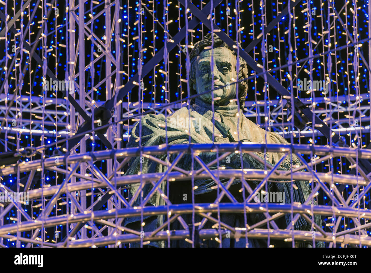 A George Street statue is at the centre of a Xmas lights installation for 2017 in Edinburgh, Scotland, UK. Stock Photo