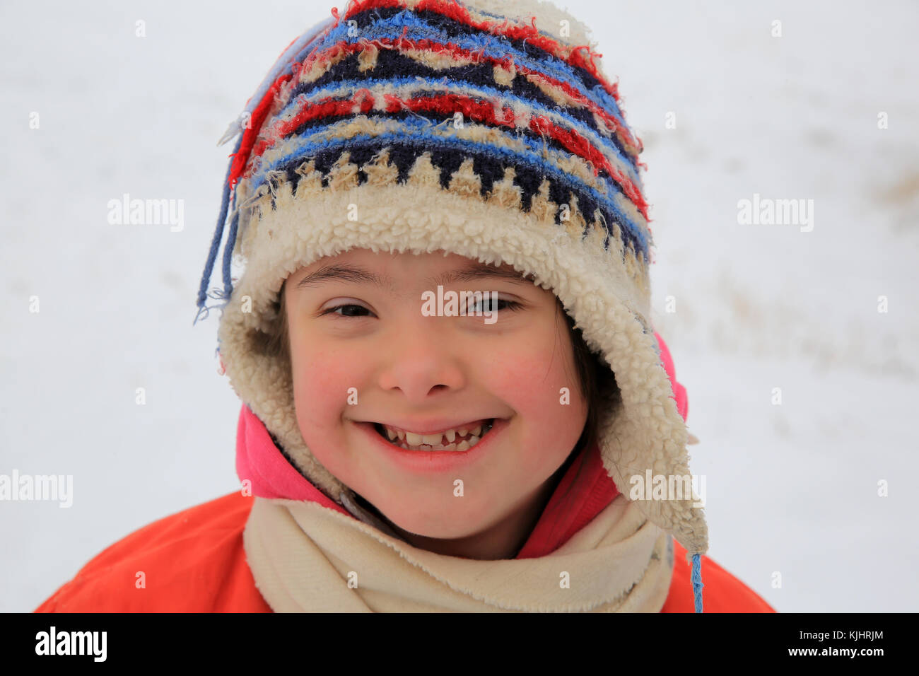 Portrait of beautiful little girl in the winter Stock Photo - Alamy