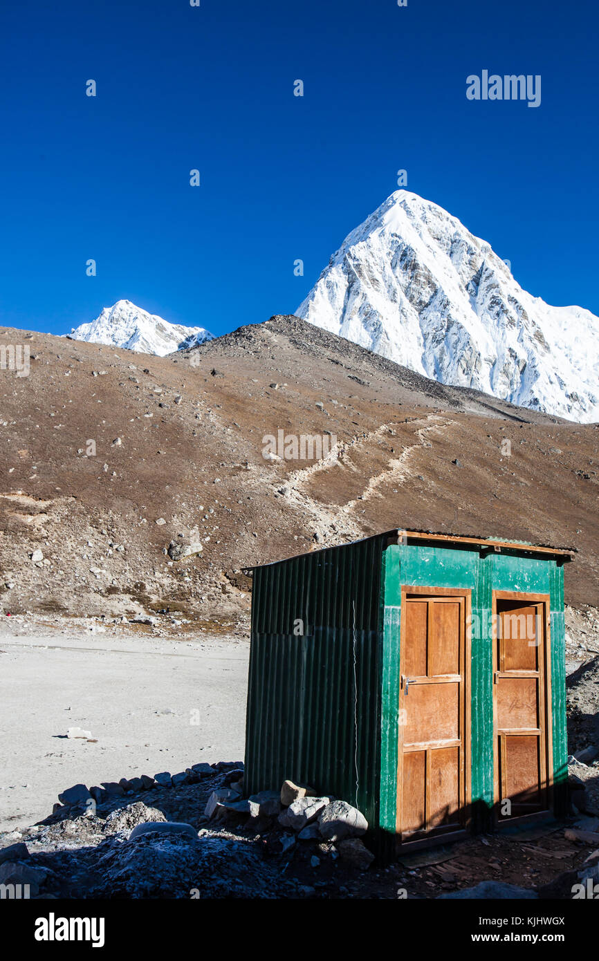 Outdoor toilet, Everest Base Camp, Himalayas, Nepal Stock Photo - Alamy