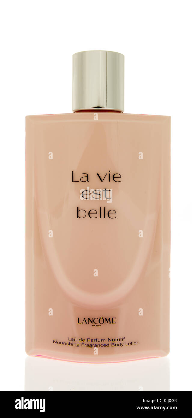 Winneconne, WI - 1 November 2017: A bottle of La vie est belle body lotion  by Lancome on an isolated background Stock Photo - Alamy