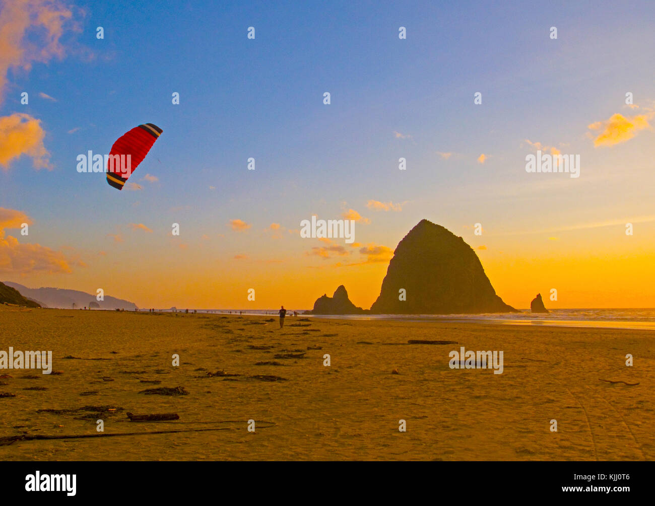 Flying kite sunset hires stock photography and images Alamy