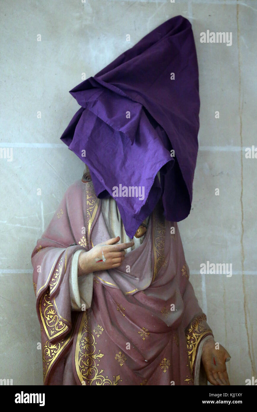 Veiled statue lent hires stock photography and images Alamy