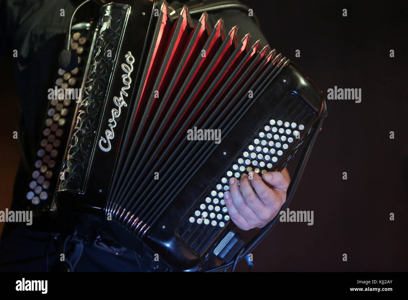 Accordion france hi-res stock photography and images - Alamy