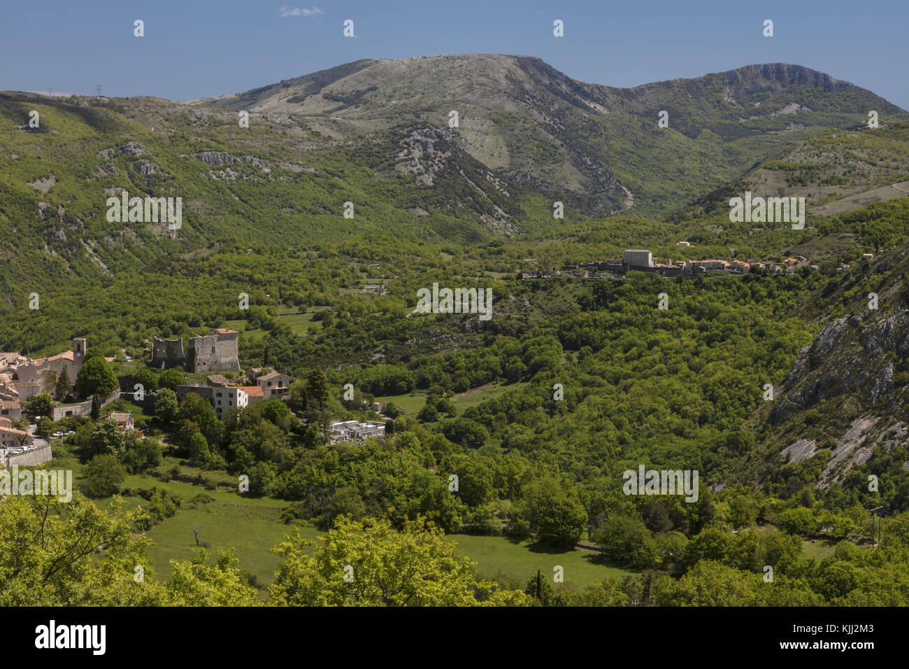 The villages of Gréolières and Cipières on limestone in the Monts d'Azur, Upper Provence, France, Stock Photo