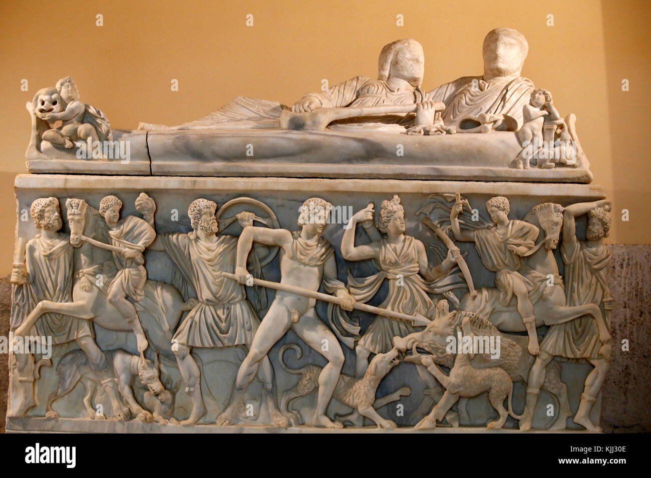 Capitoline museum, Rome. Sarcophagus with the Calydonian boar hunt. M.C. inv. 917, Proconnesian marble. Italy. Stock Photo