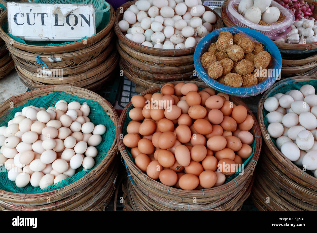 Sale eggs hires stock photography and images Alamy