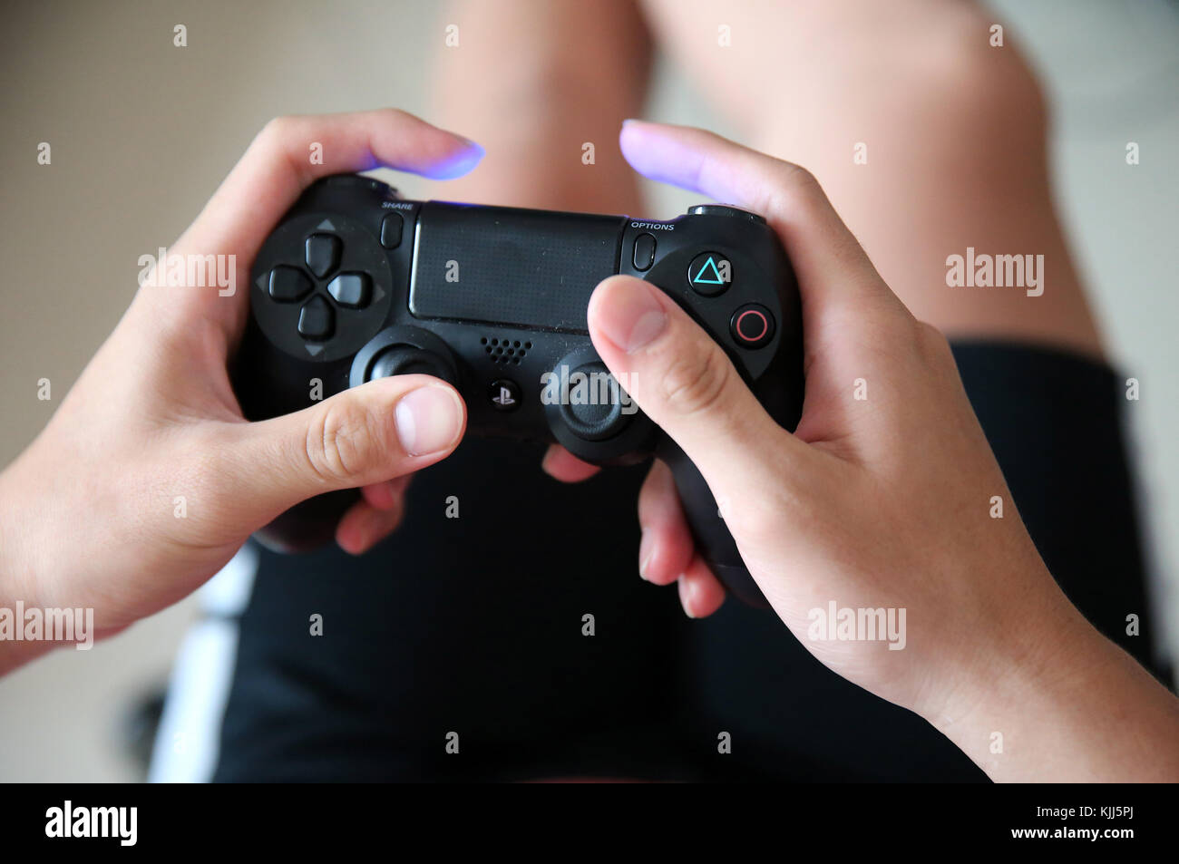 Playing video games hi-res stock photography and images - Alamy
