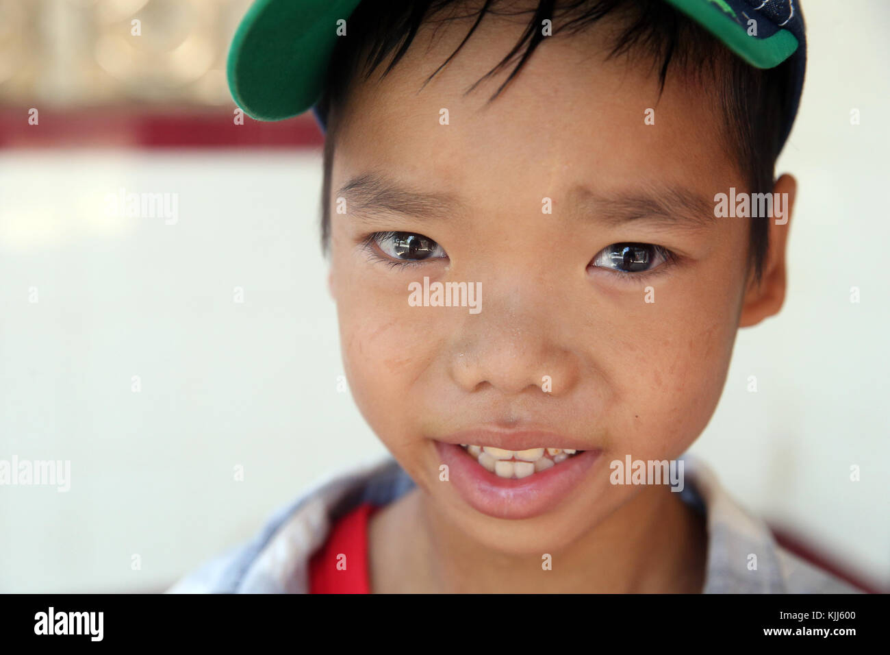 Boy smiling hi-res stock photography and images - Alamy