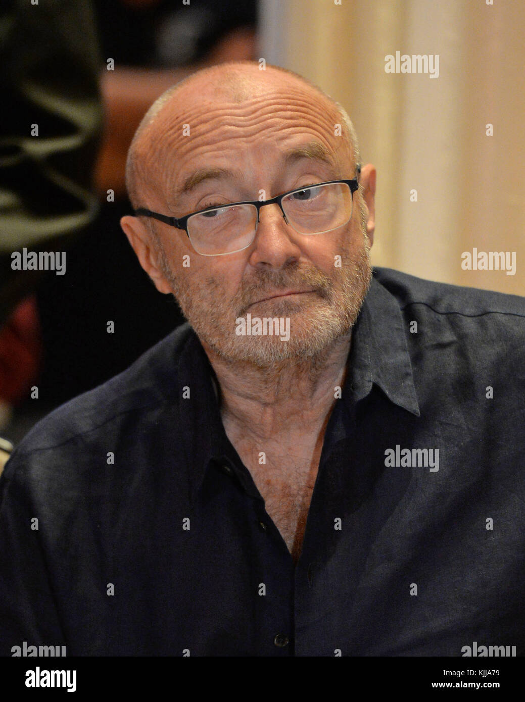 Riddick bowe evander holyfield hi-res stock photography and images - Alamy