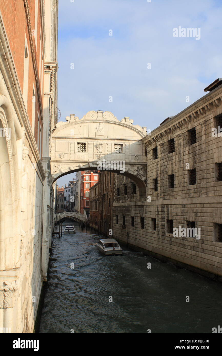 Venice gondola splash hi-res stock photography and images - Alamy
