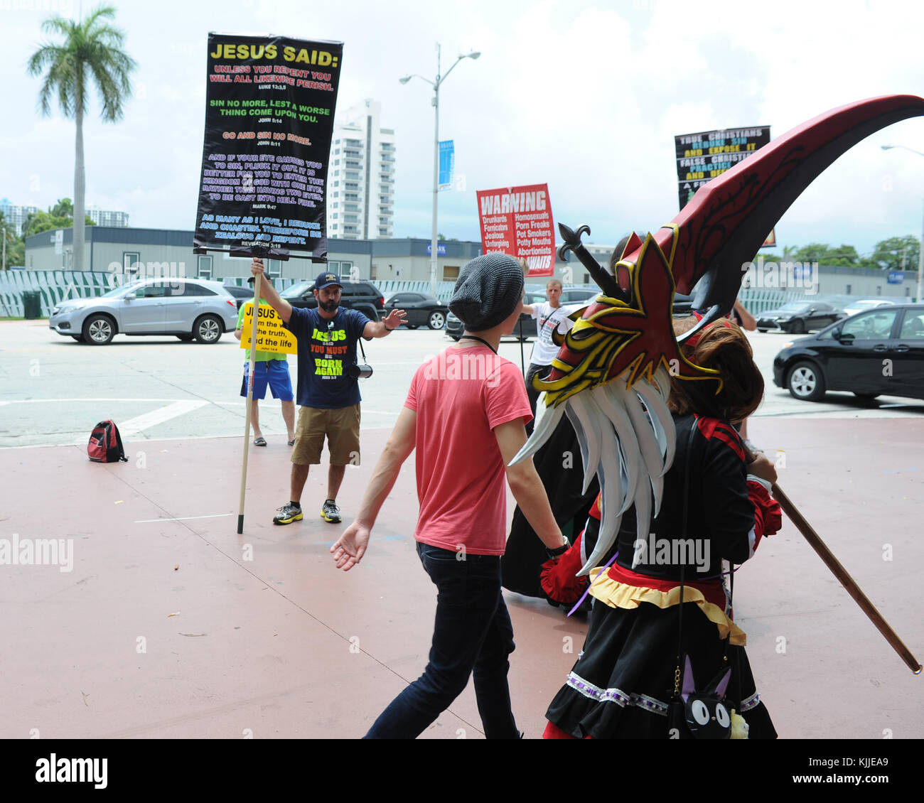MIAMI BEACH, FL - JULY 02: Atmosphere attends Florida Supercon at The ...