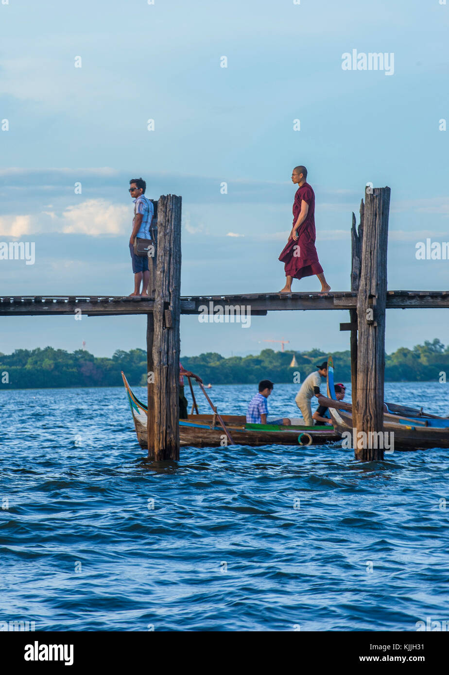 The U Bein Bridge in Amarapura Myanmar Stock Photo - Alamy
