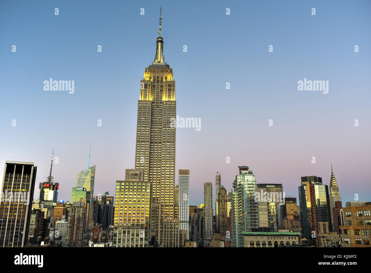 New York City skyline with urban skyscrapers at sunset Stock Photo - Alamy