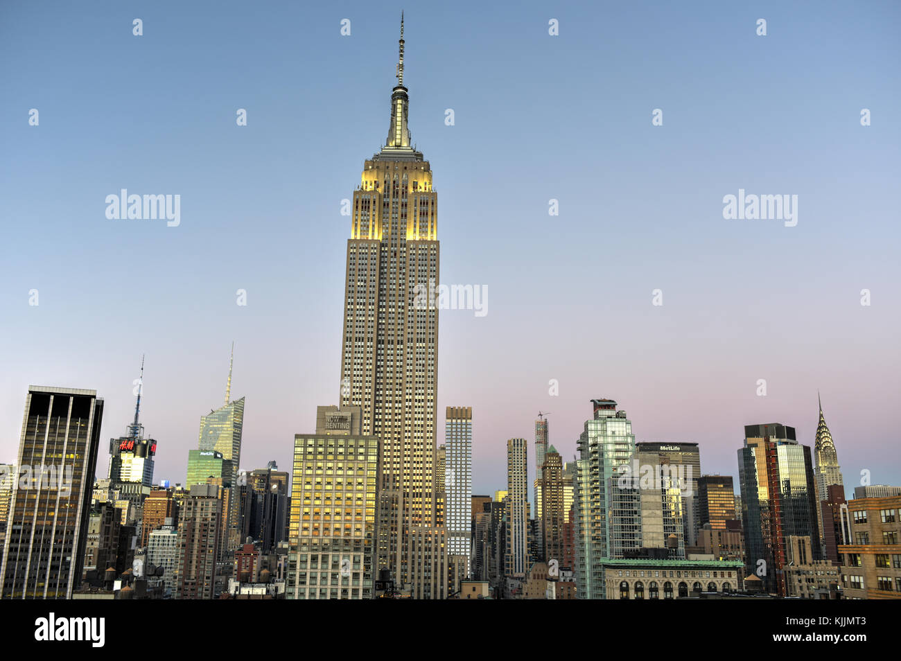 New York City skyline with urban skyscrapers at sunset Stock Photo - Alamy