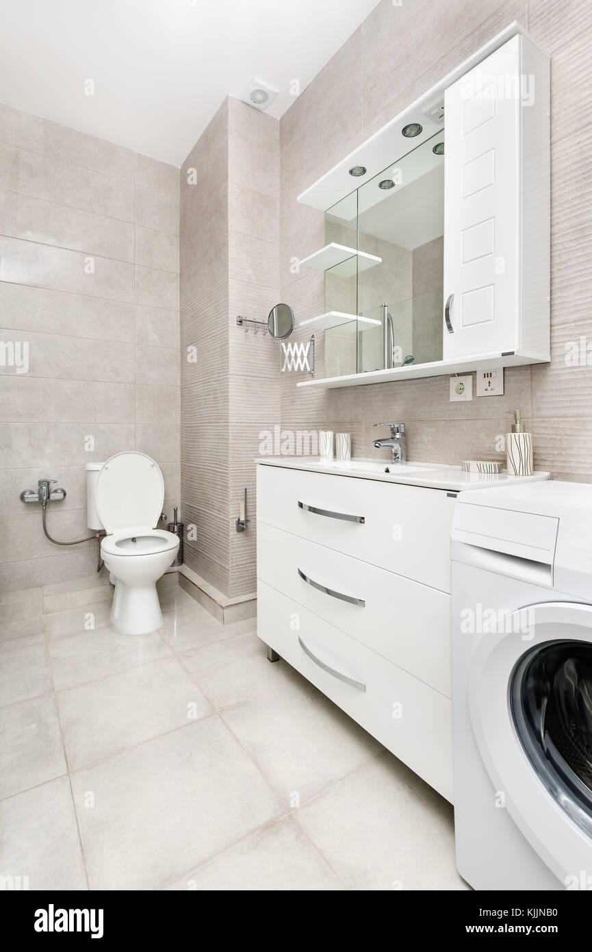 Modern white bathroom interior Stock Photo - Alamy