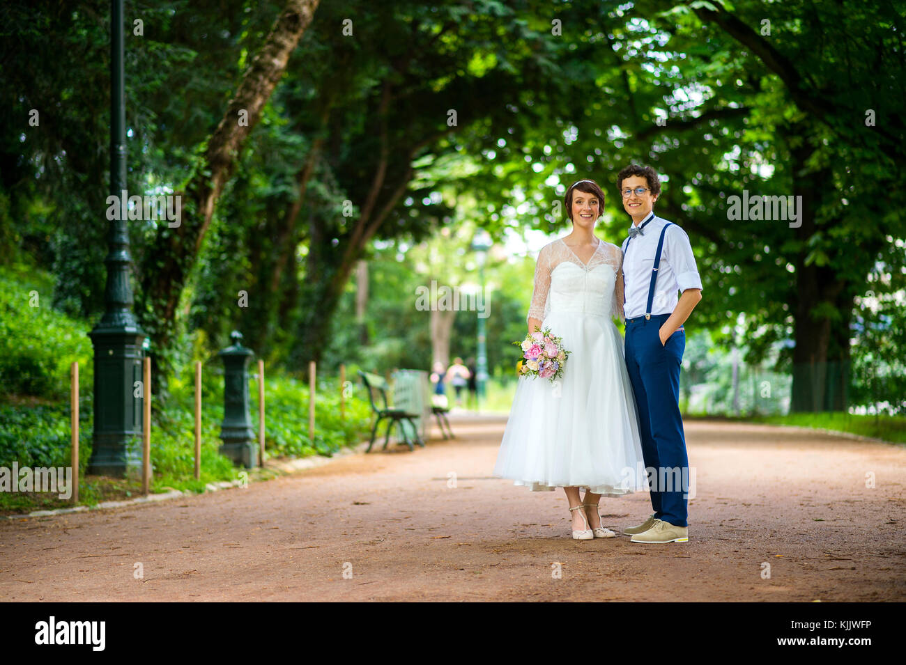 Park of newlyweds hi-res stock photography and images - Alamy