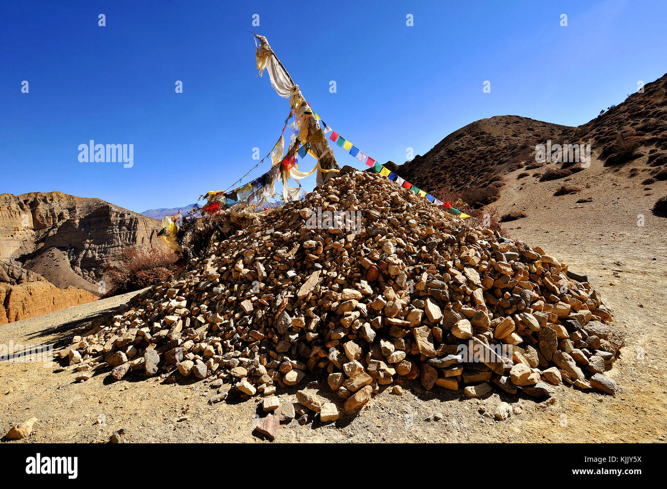 Cairn and prayer flags, Mustang. Nepal. Stock Photo