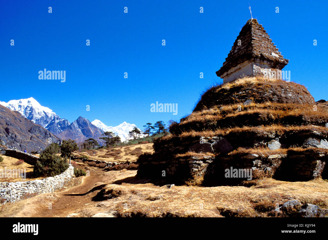Stupa along a Mount Everest path, Solu Khumbu. Nepal. Stock Photo