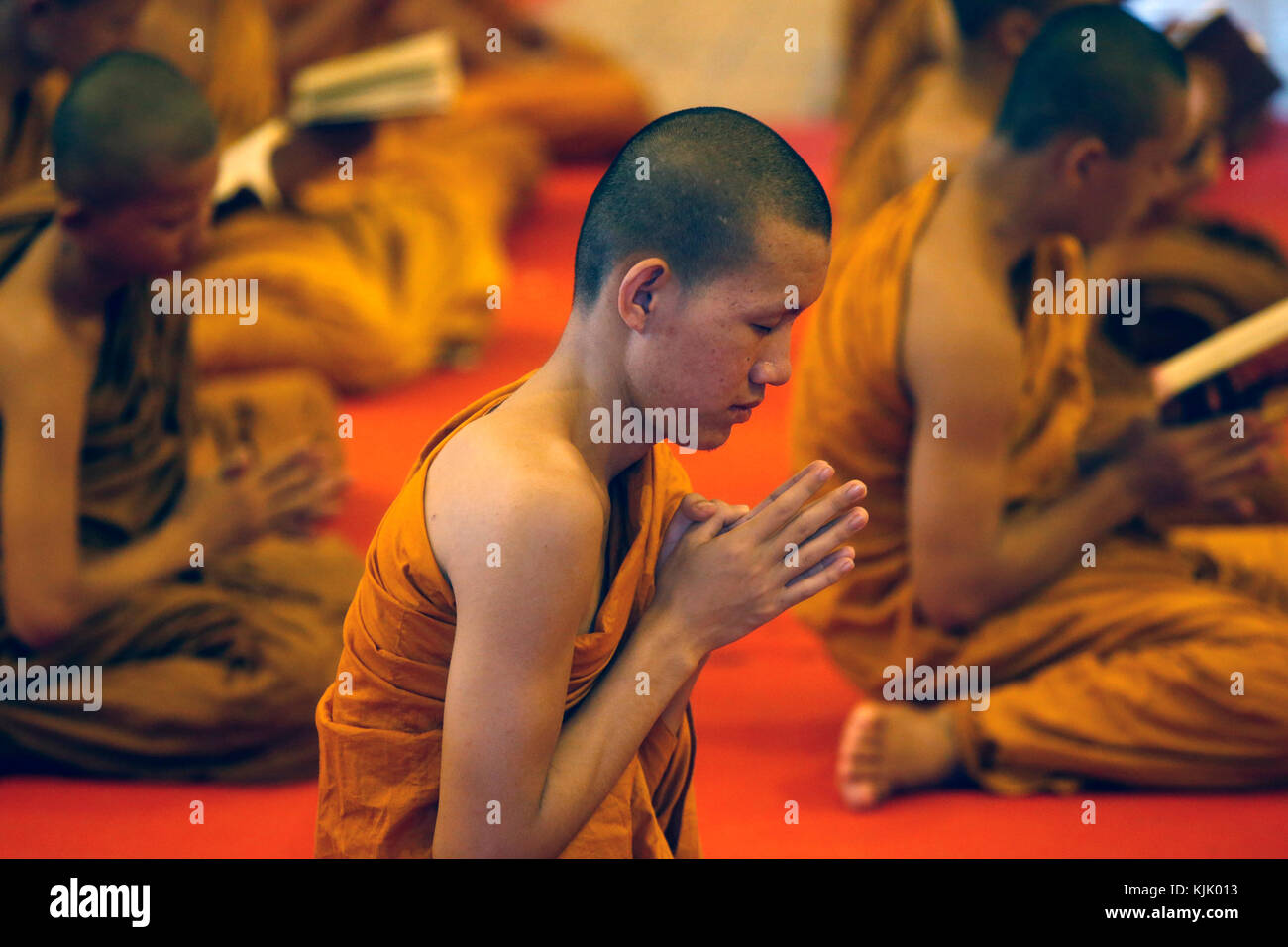 Monks reading and chanting in Wat Chedi Luang, Chiang Mai. Thailand. Stock Photo