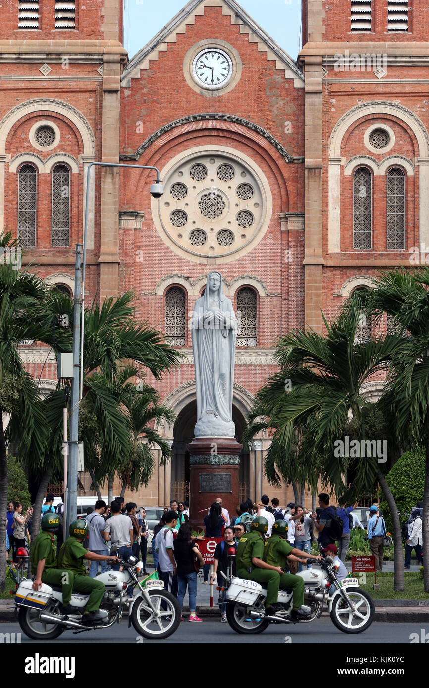 Notre Dame Cathedral and Virgin Mary statue. The  neo-Romanesque Catholic church built by the French in 1863. Ho Chi Minh City.  Vietnam. Stock Photo