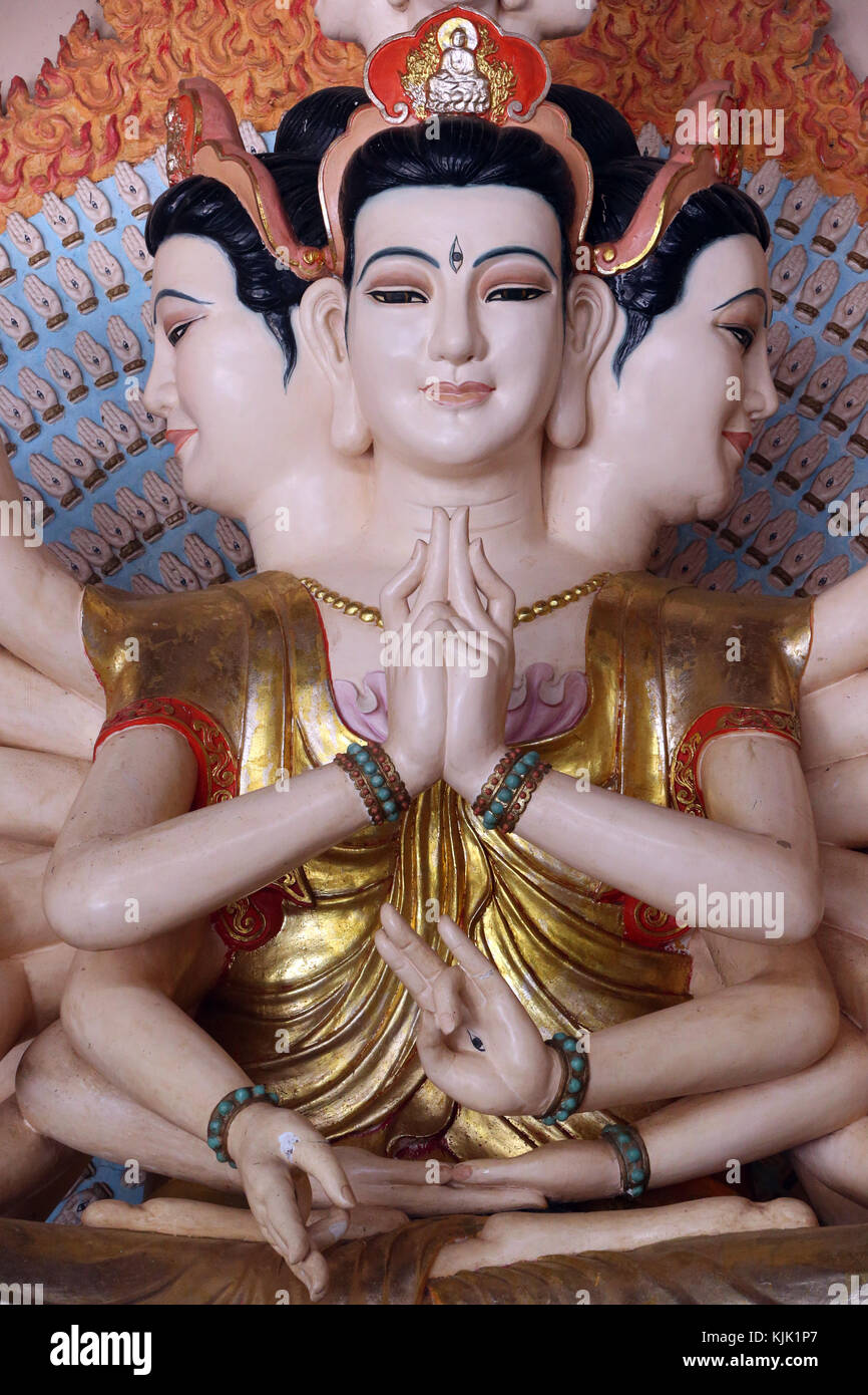 Linh An buddhist pagoda.  Thousand-armed Avalokitesvara, the Bodhisattva of Compassion. Gesture of perfection : Uttarabodhi mudra. Statue.  Dalat. Vie Stock Photo