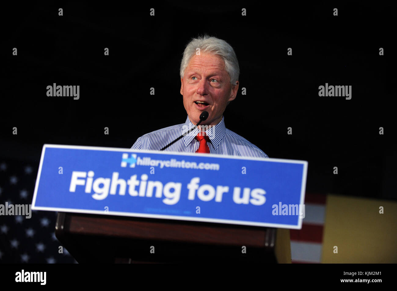 EDISON, NJ - MAY 27: Former US president Bill Clinton rallies Hillary