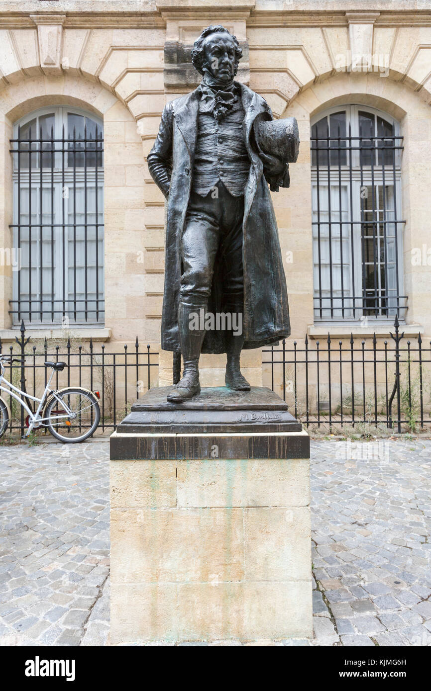 Bronze statue de Francisco Goya in Place du Chapelet, a replica of the 1902 work by Mariano Benlliure in Prado Museum in Madrid, Bordeaux, France Stock Photo