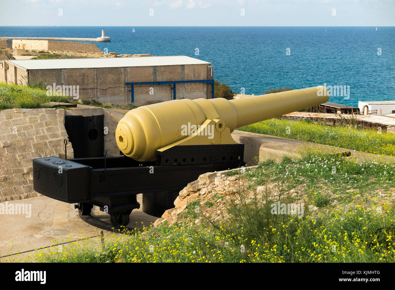 The Armstrong 100 ton gun at Fort Rinella, Malta. The muzzle loading 100 ton gun is the largest front loading cannon / gun battery in the world. (91) Stock Photo