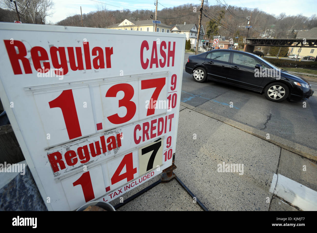 NORTH PLAINFIELD, NJ JANUARY 22 U.S. oil prices crashed below 27