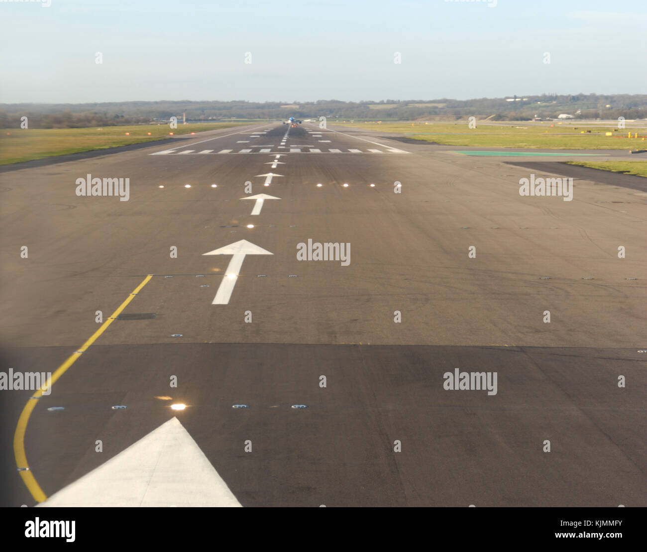 runway displaced threshold arrows markings on 26L Stock Photo Alamy