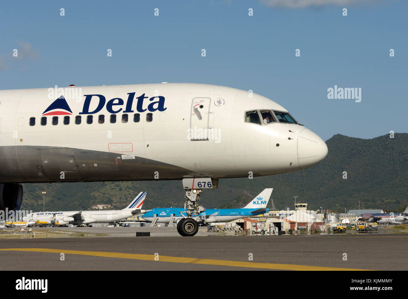 Delta Airlines Boeing 757 nose and logo with KLM Boeing 747-400 and Air France Airbus A340-300 parked behind Stock Photo