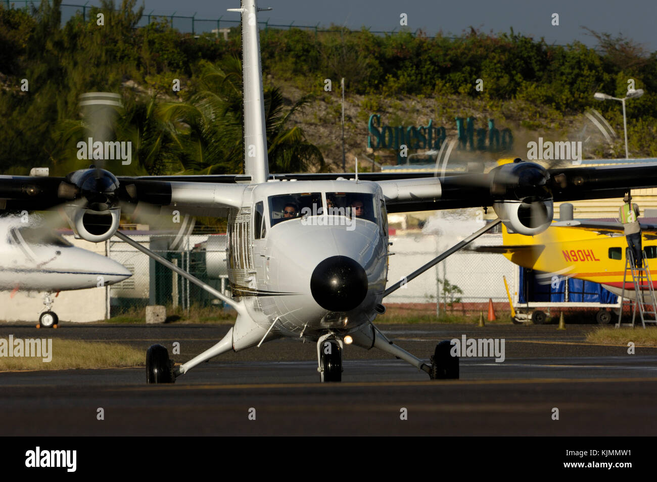 DHC-6 Twin Otter 300 turbo prop, a short take off and landing vehicle ...
