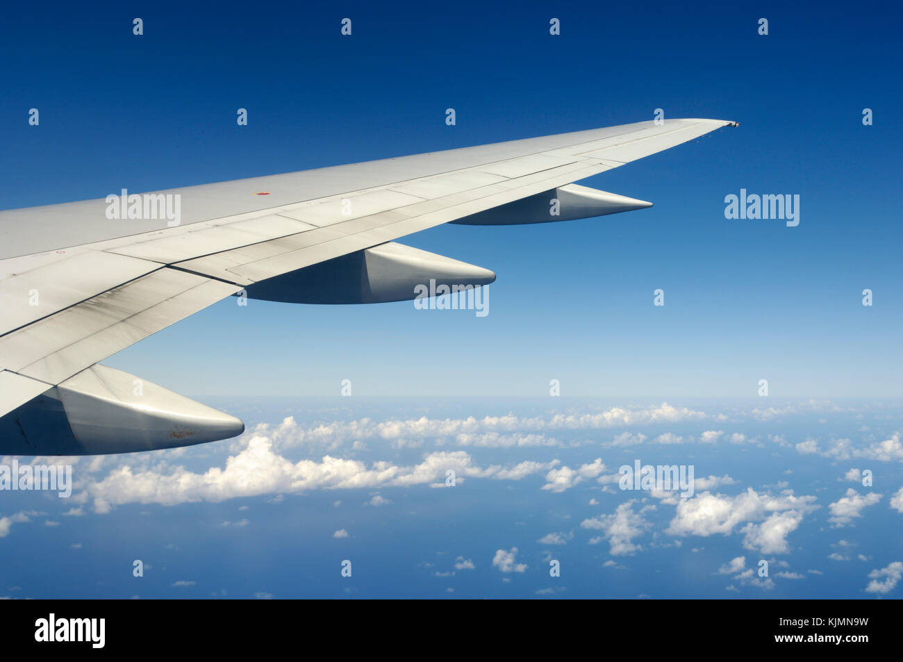 trailing-edge of the wing of an American Airlines Boeing 757-200 enroute SJU-MIA on flight-number AA1236 Stock Photo