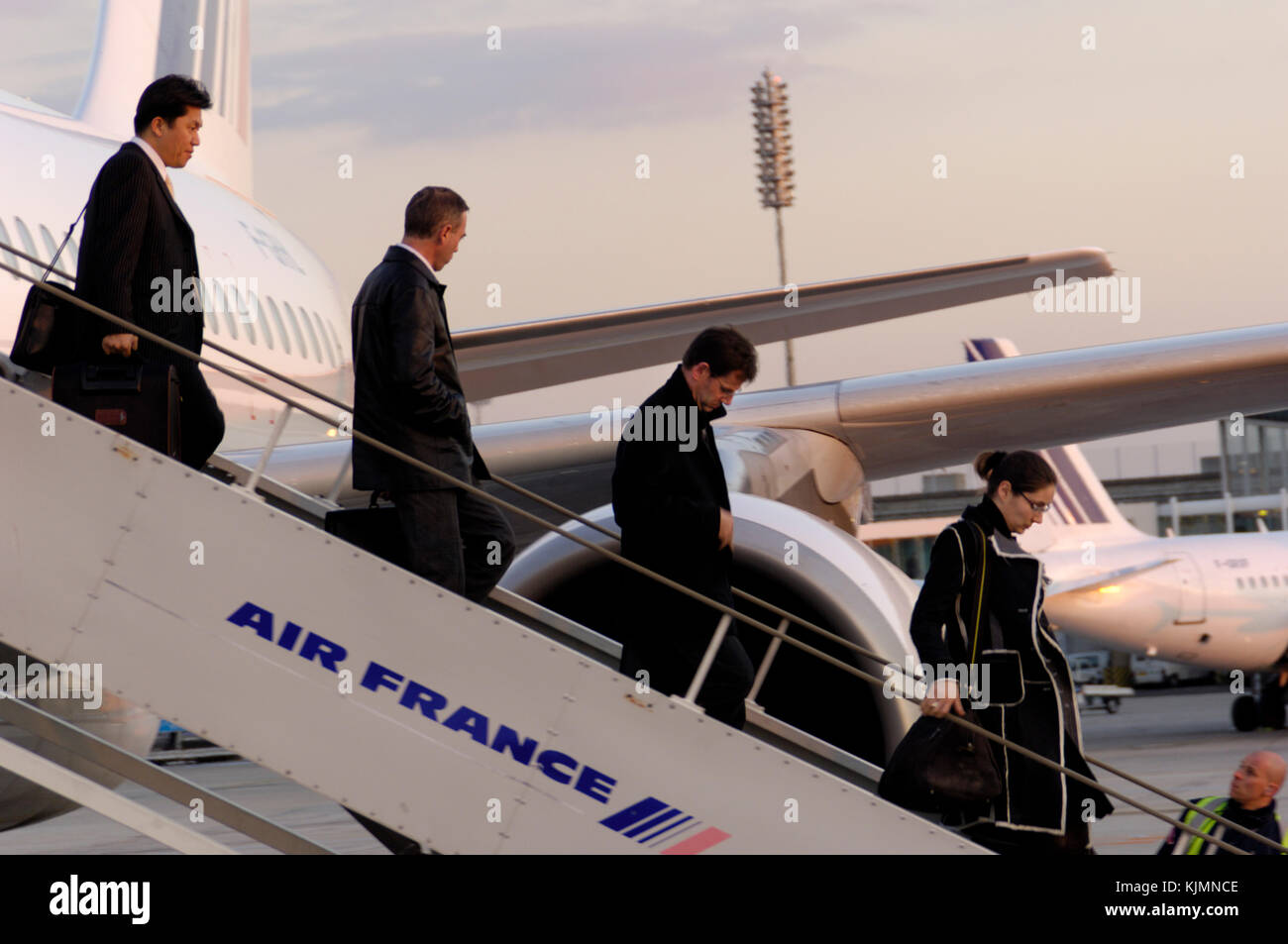 Details more than 74 air france carry on bag esthdonghoadian