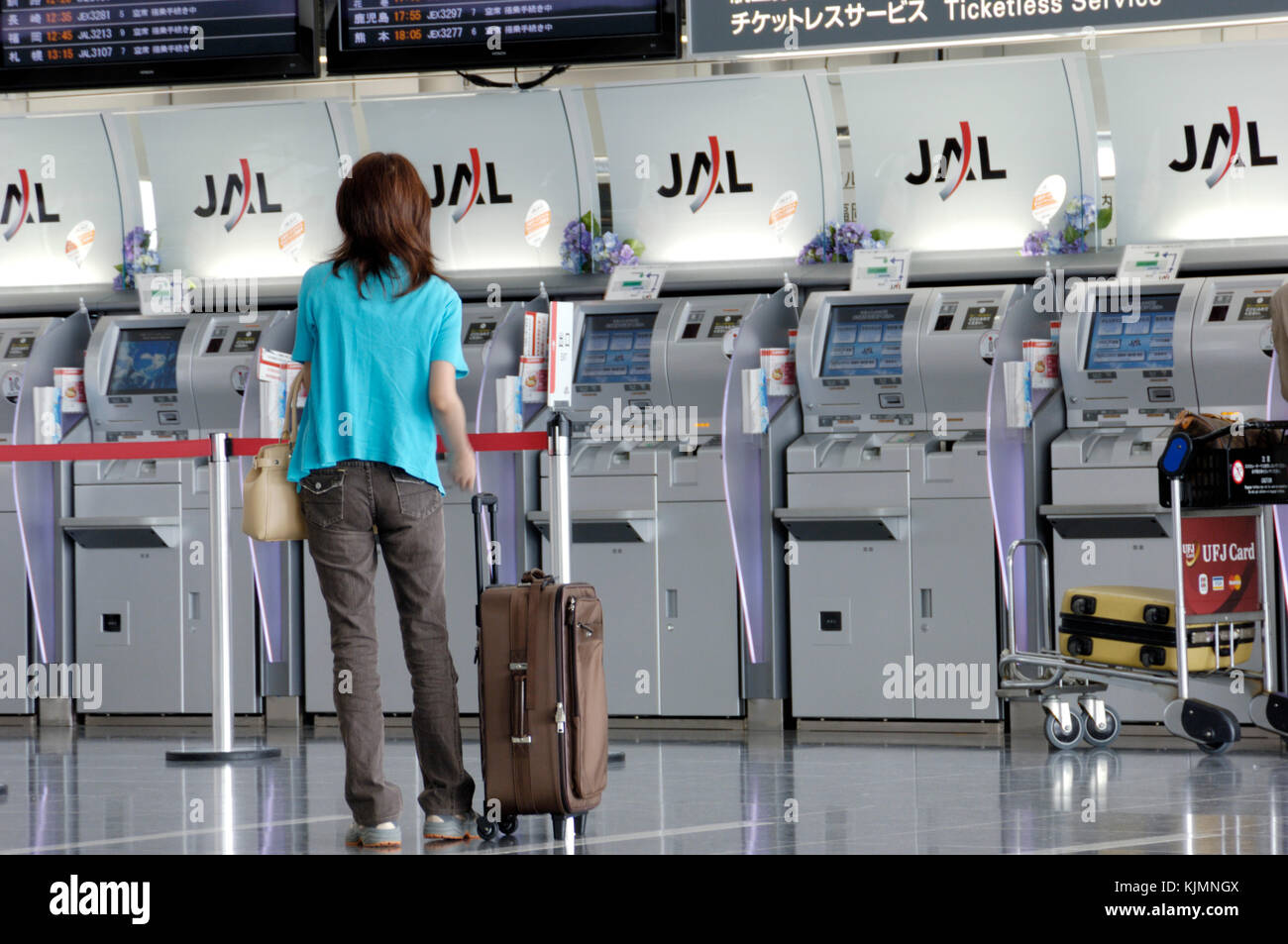 passenger at the JAL Ticket Reservations Desk in main airport terminal building Stock Photo