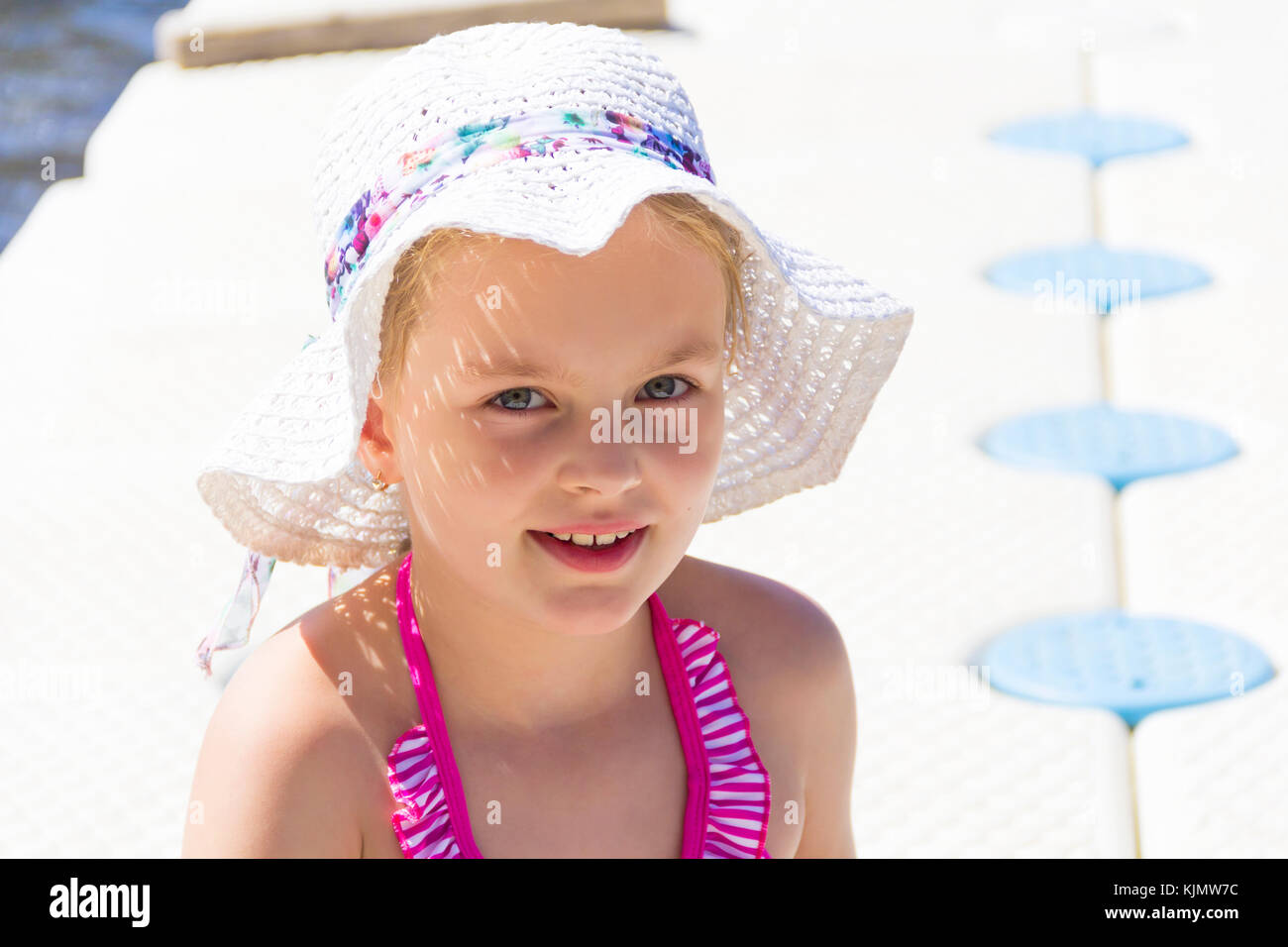 Pink swimsuit hi-res stock photography and images - Alamy