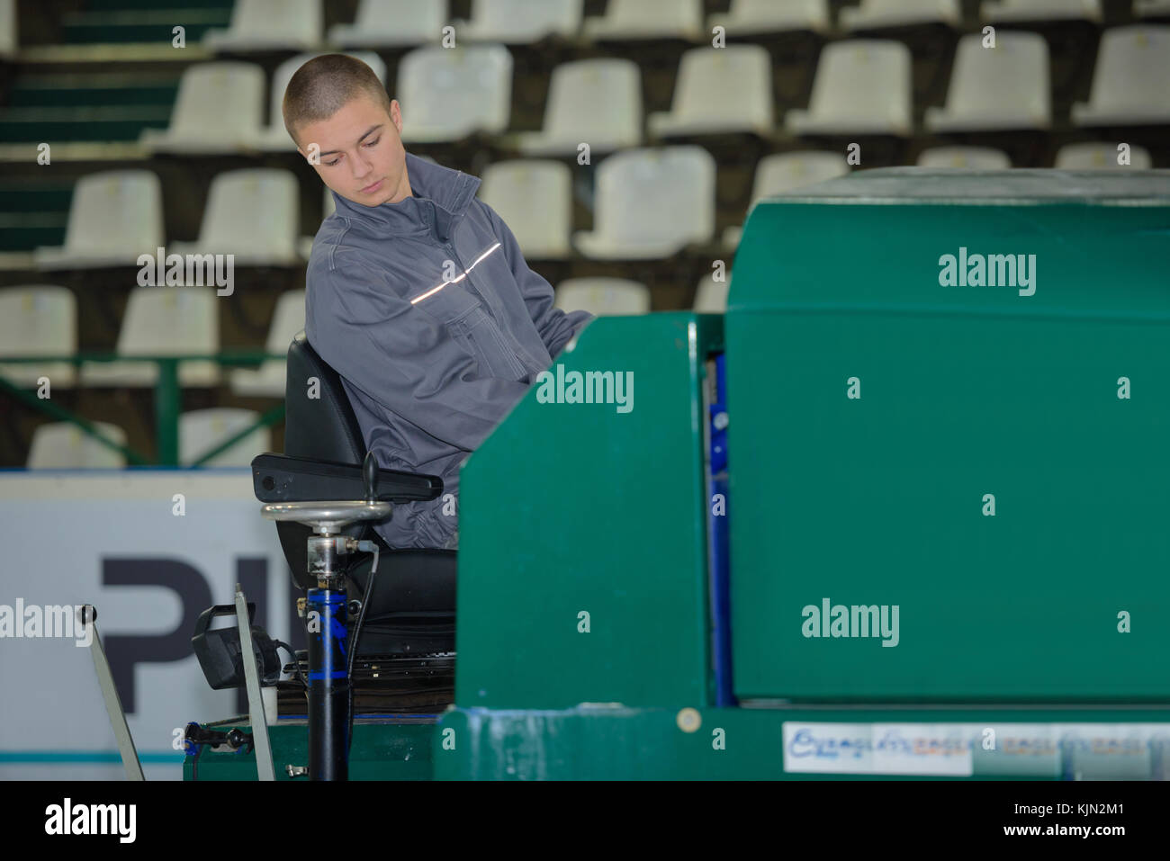 resurfacing machine cleaning ice hockey rink Stock Photo Alamy