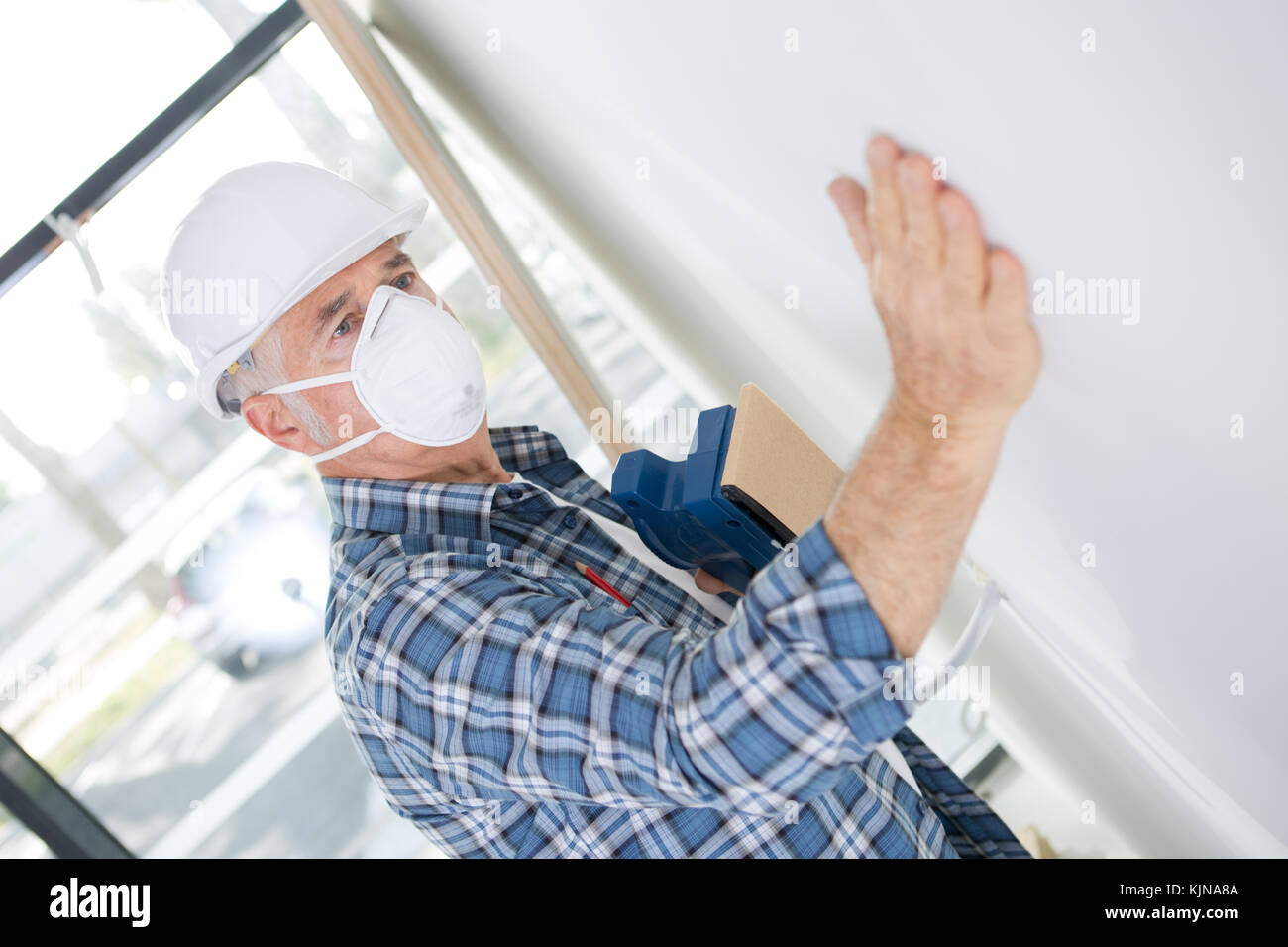 finishing layer of stucco on the wall using Stock Photo - Alamy