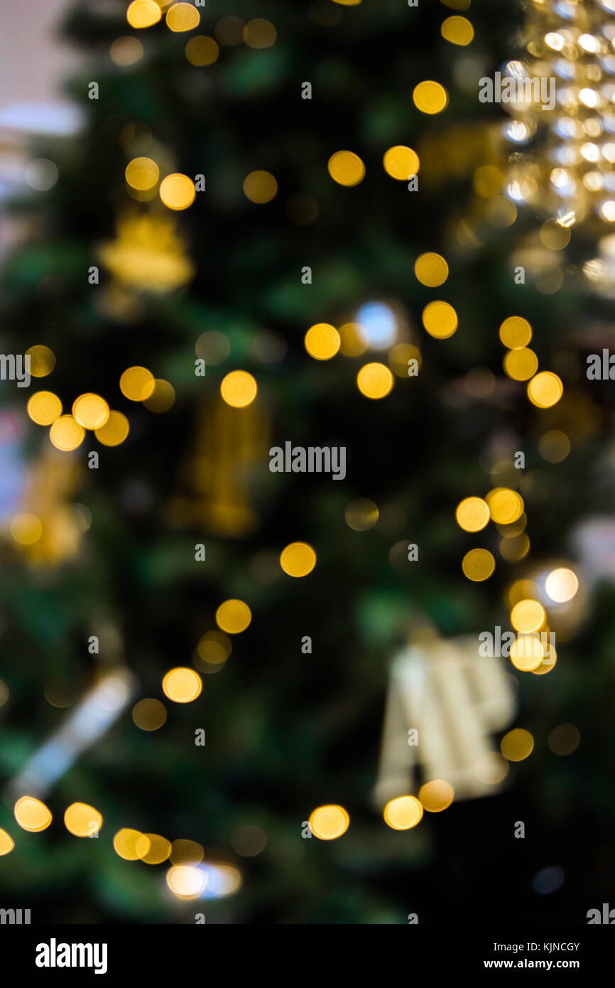 Christmas lights background with bokeh effect, defocused new year ...