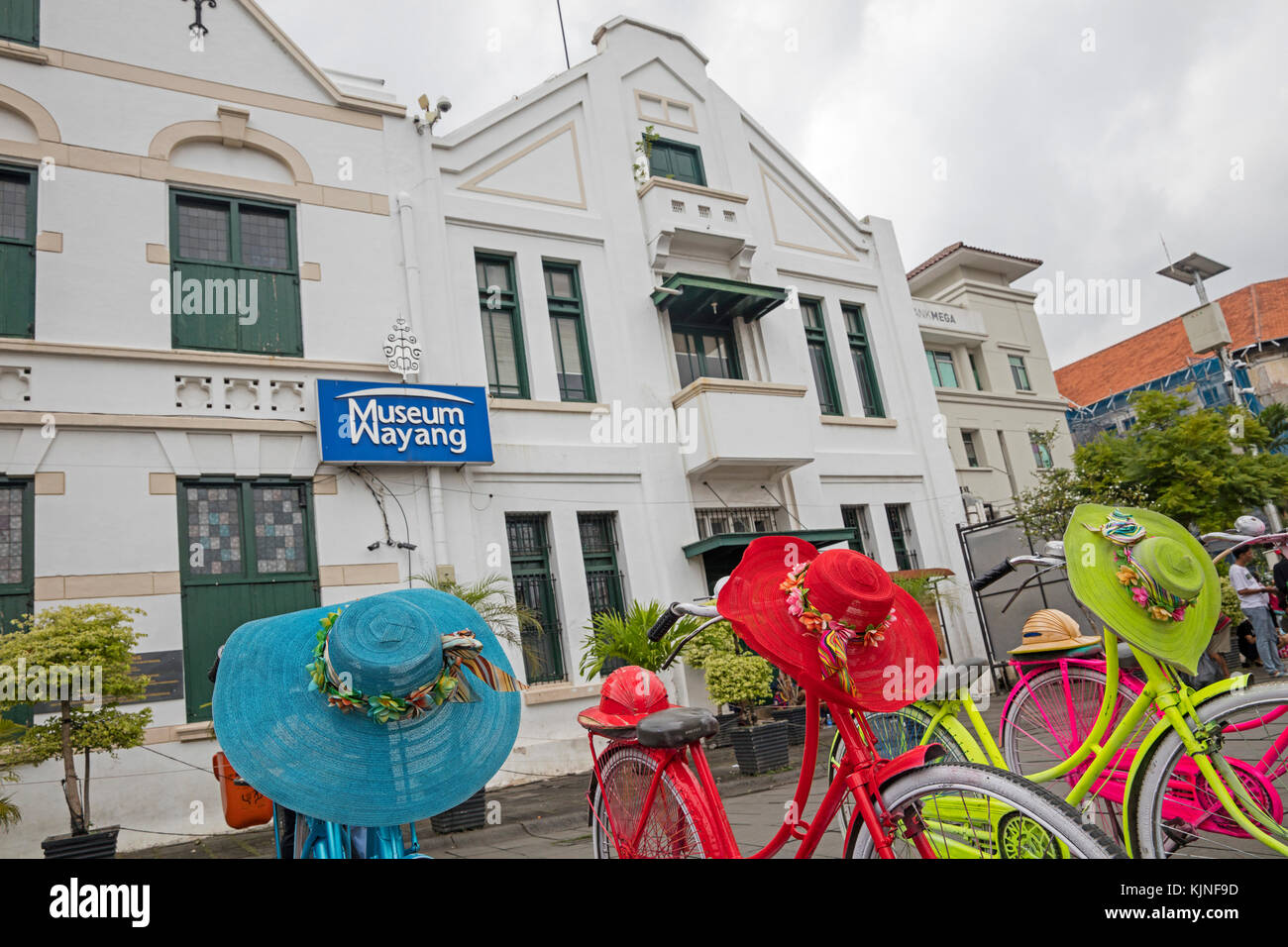 Colourful Dutch bicycles in front of the Wayang Museum dedicated to Javan wayang puppetry in Kota Tua, Jakarta, Indonesia Stock Photo