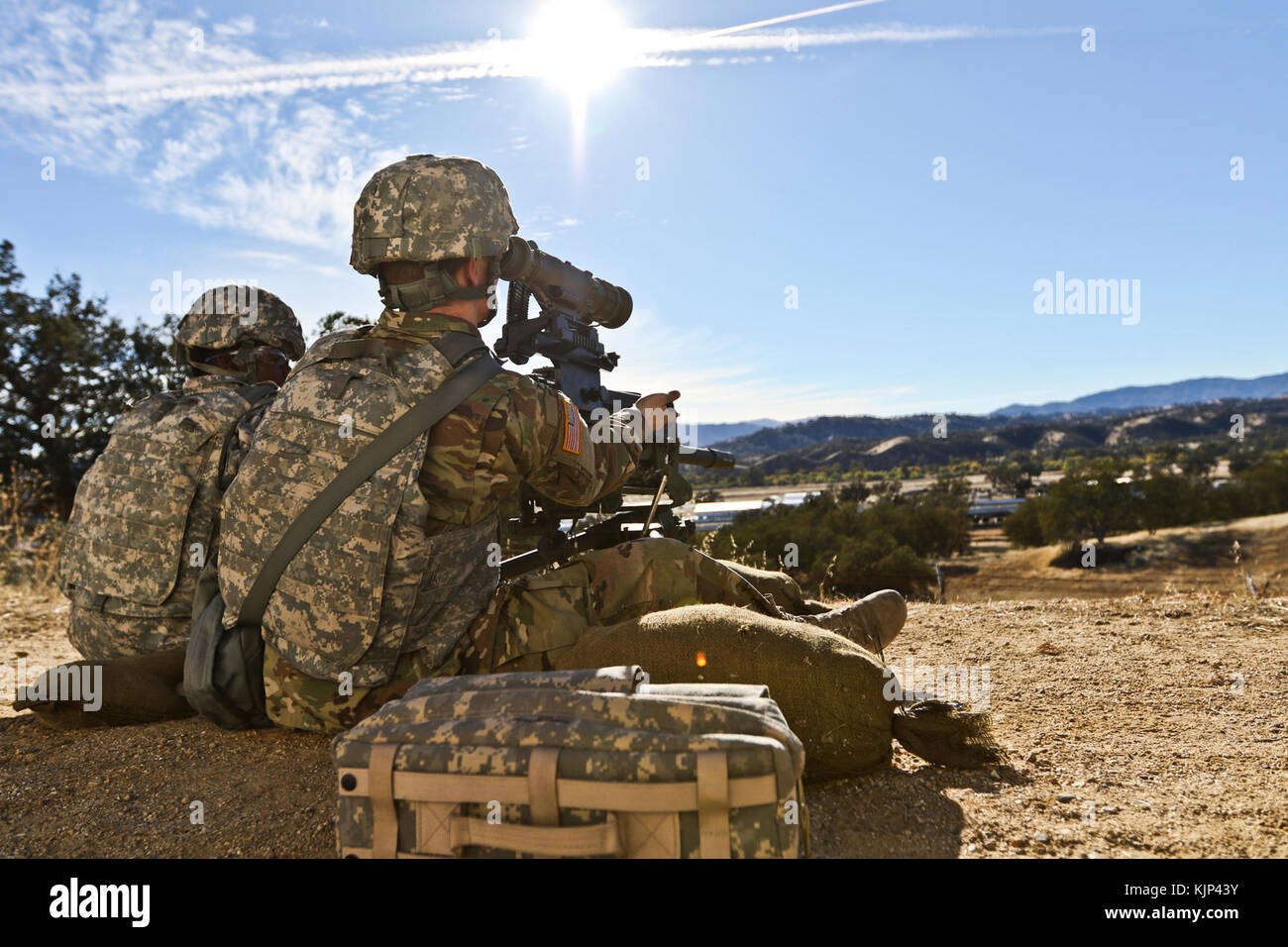 U.S. Army Reserve Spcs. Robert Norvell and Erica McCallister, human resource  specialists, 350th Human Resources Company, work together as gunner and  assistant gunner during target accusation practice on a Mark 19 40 mm grenade  machine gun as part of Operation Cold Steel II, hosted by the 79th Theater  Sustainment Command at Fort Hunter Liggett, Calif., Nov. 11, 2017. Operation Cold  Steel is the U.S. Army Reserve’s crew-served weapons qualification and validation  exercise to ensure that America’s Army Reserve units and Soldiers are trained and  ready to deploy on short-notice as part of Re Stock Photo