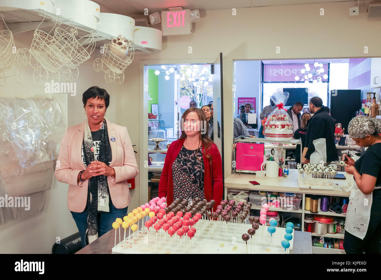 Washington, United States. 25th Nov, 2017. Washington, DC Mayor Muriel Bowser visits the small business, Baked by Yael, a bakery, in the Northwest section of D.C., on Small Business Saturday Credit: Joseph Gruber/Alamy Live News Stock Photo