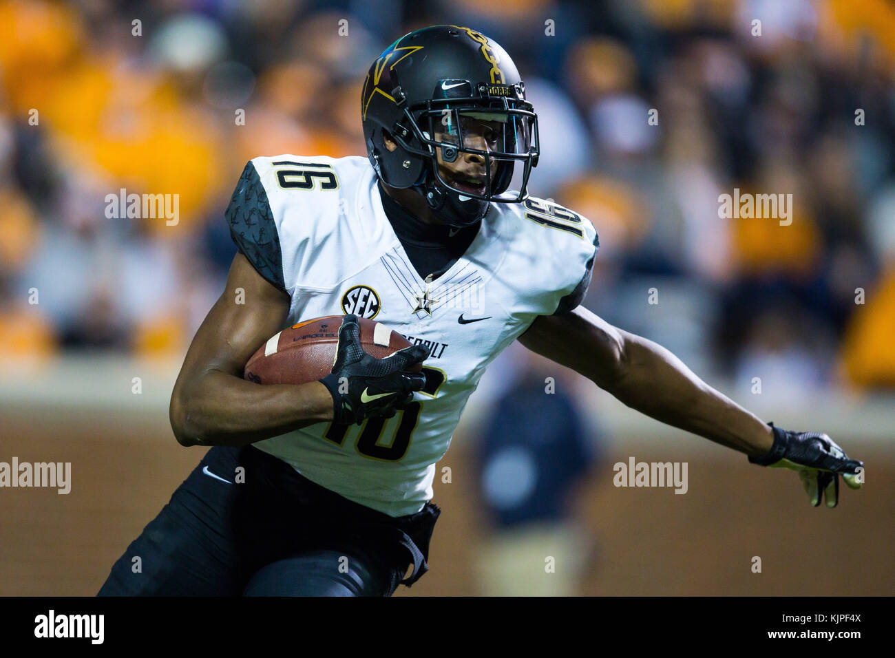 November 25, 2017: wide receiver Kalija Lipscomb #16 of the Vanderbilt Commodores returns a kick during the NCAA Football game between the University of Tennessee Volunteers and the Vanderbilt University Commodores at Neyland Stadium in Knoxville, TN Tim Gangloff/CSM Credit: Cal Sport Media/Alamy Live News Stock Photo
