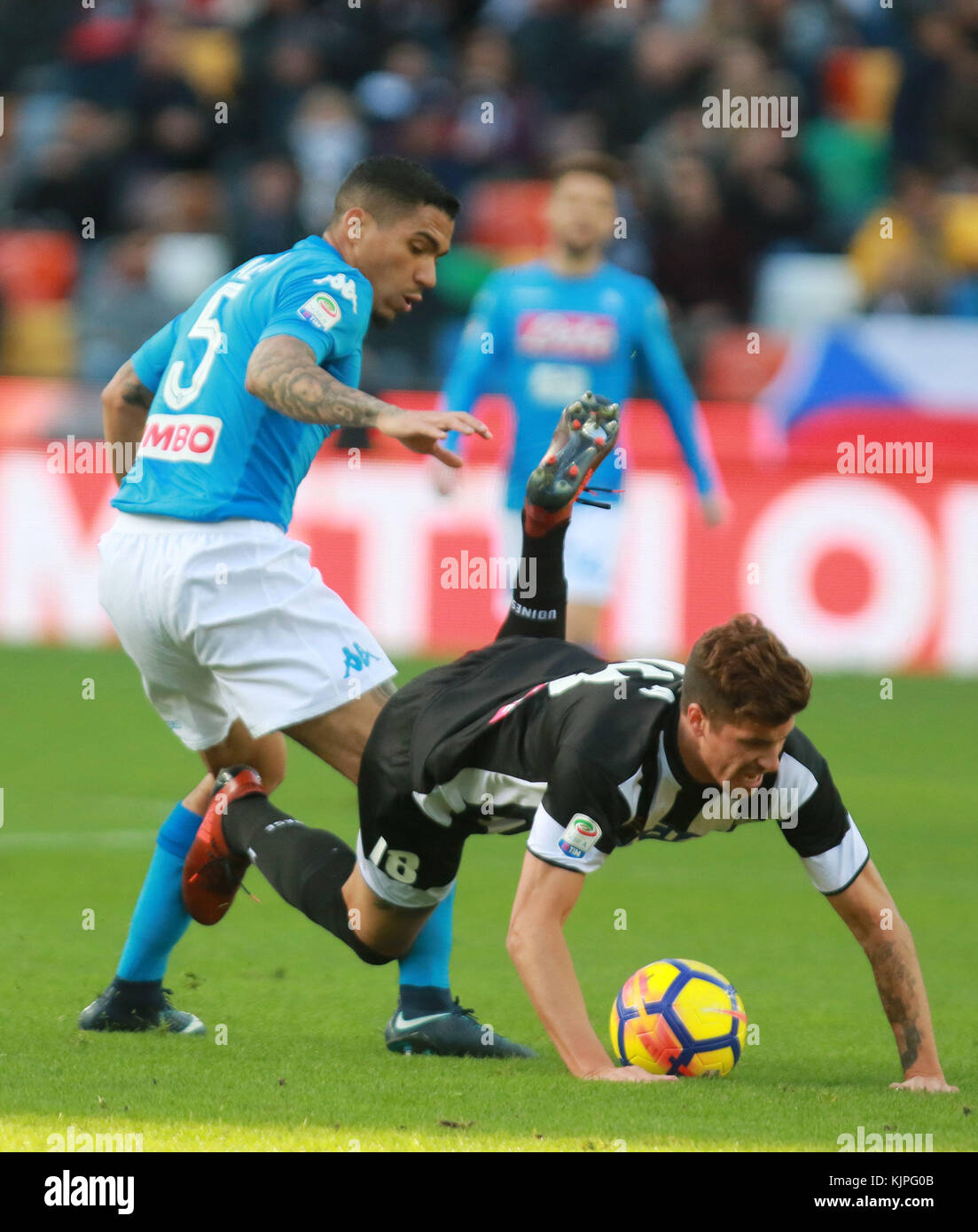 ITALY, Udine: Udinese's forward Stipe Perica (R) fights for the ball with Napoli's midfielder Allan (L) during the Serie A football match between Udinese Calcio v SSC Napoli at Dacia Arena Stadium on 26th November, 2017. Credit: Andrea Spinelli/Alamy Live News Stock Photo
