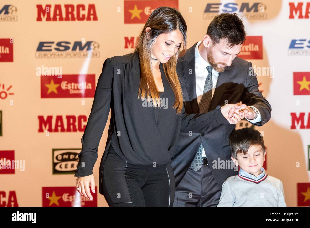 Barcelona, Spain. 24th Nov, 2017. FC Barcelona's Lionel Messi poses ...