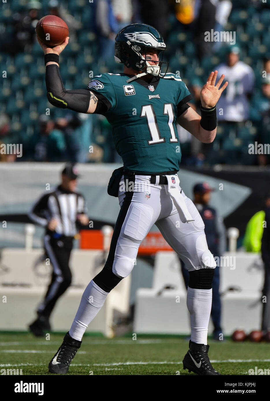 Carson Wentz 'Booed' By Digital Fans At Lincoln Financial Field During  Eagles' 37-19 Loss To Los Ang 