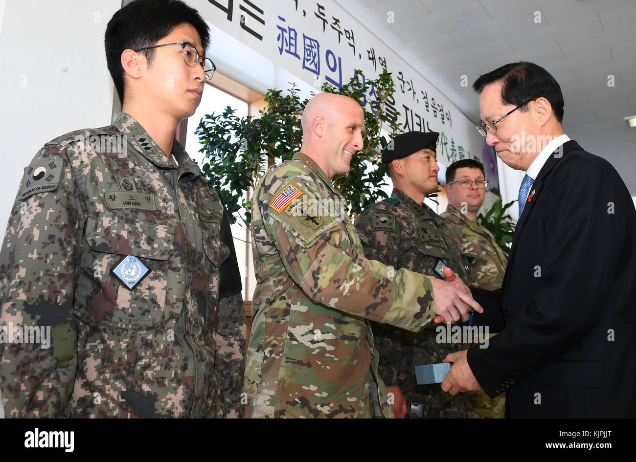 27th Nov, 2017. S. Korean Defense Chief Tours JSA South Korean Defense ...