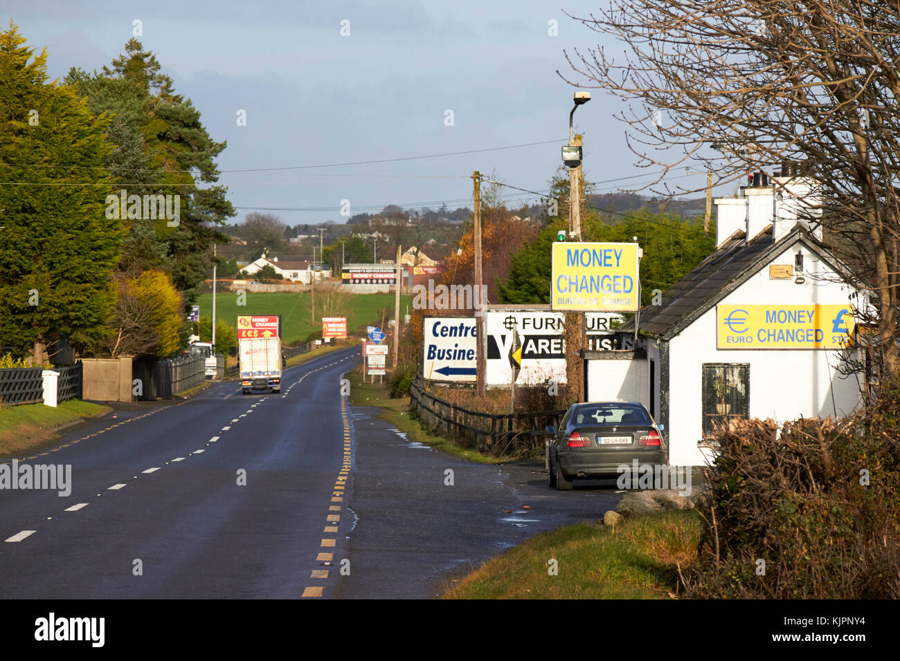 Money change bureau de change near the irish border between Northern Ireland and Republic of Ireland soon to be the UK EU land border post Brexit. The building is a couple of hundred metres inside the Republic of Ireland on the A1 road the former main route between Belfast and Dublin. The border is next to the red fireworks sign near the middle of the photo. Credit: Radharc Images/Alamy Live News Stock Photo