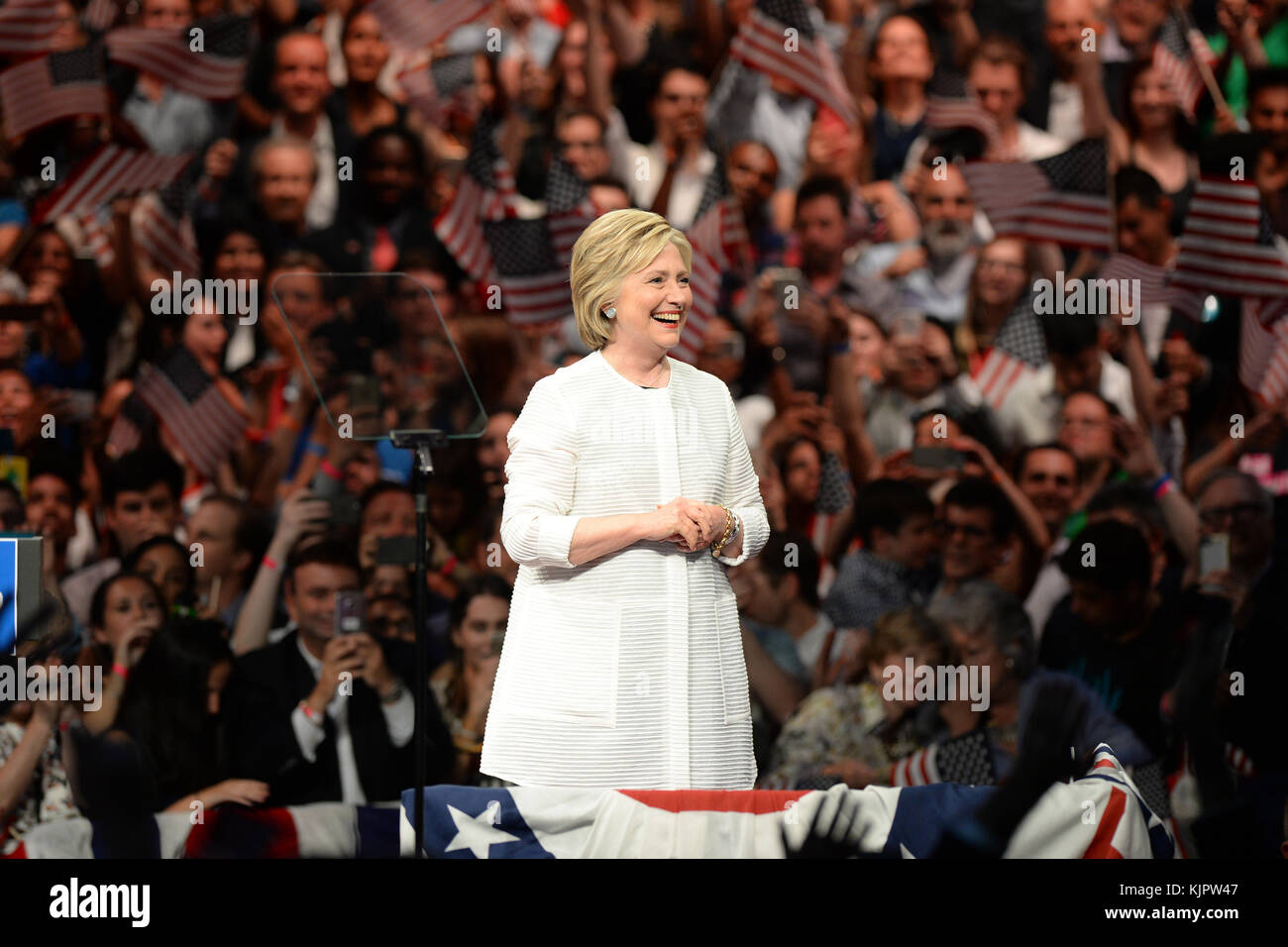 NEW YORK, NY - JUNE 06: Bill Clinton and Hillary Clinton attending the ...