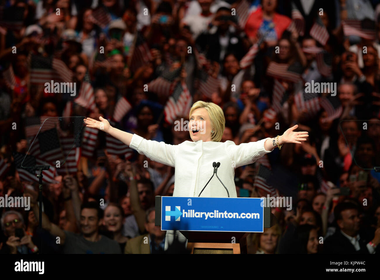 NEW YORK, NY - JUNE 06: Bill Clinton and Hillary Clinton attending the ...